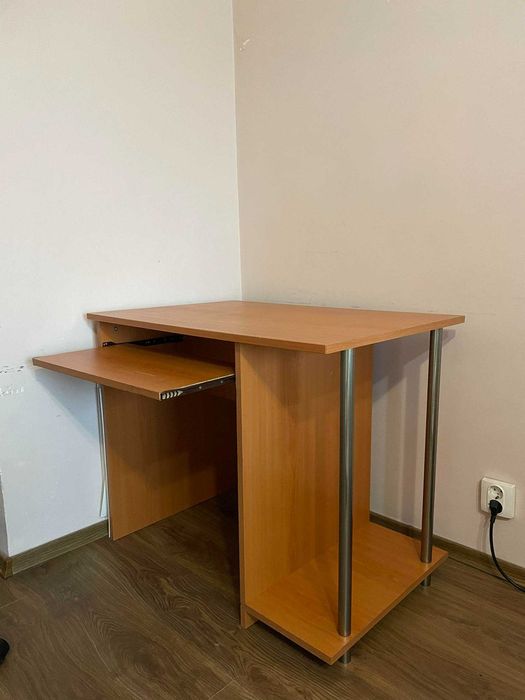 Продавам бюро в перфектно състояние