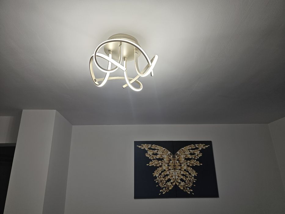 Vand lustre/ aplici/candelabre led cu posibilitate de reglare a intensitatii.