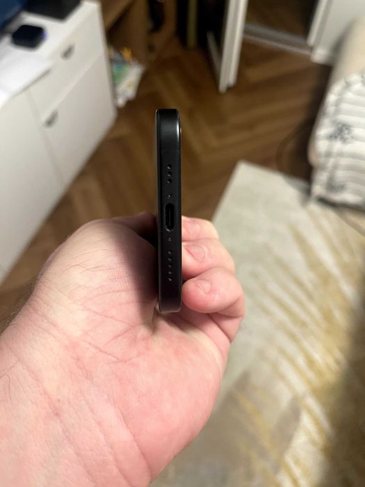 Iphone 16 128gb black (97% battery)