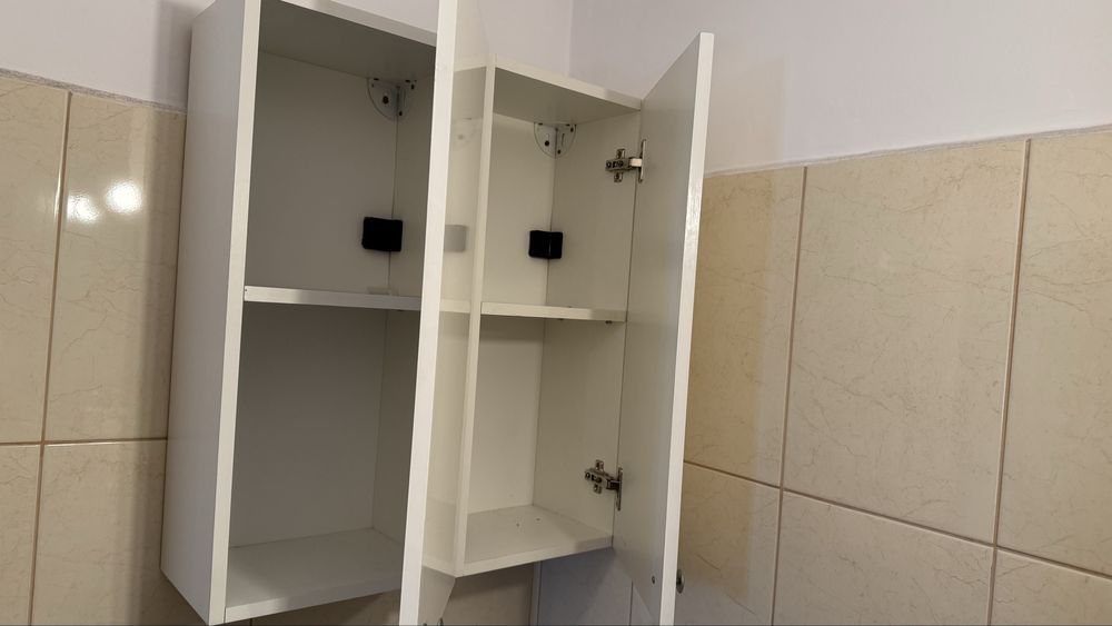 Dulap baie suspendat, alb, cu rafturi