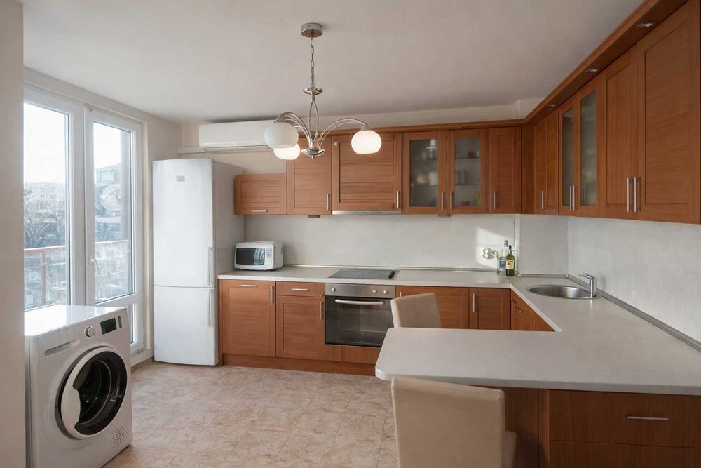 Дава се под наем Двустаен апартамент в София, Център - 60 кв.м за 598.23 € - Снимка #1