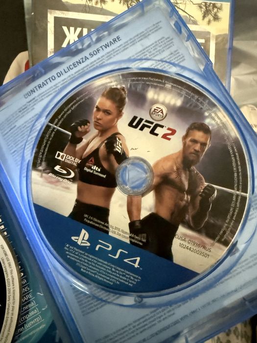 Продам PS4 2 джостика игры
