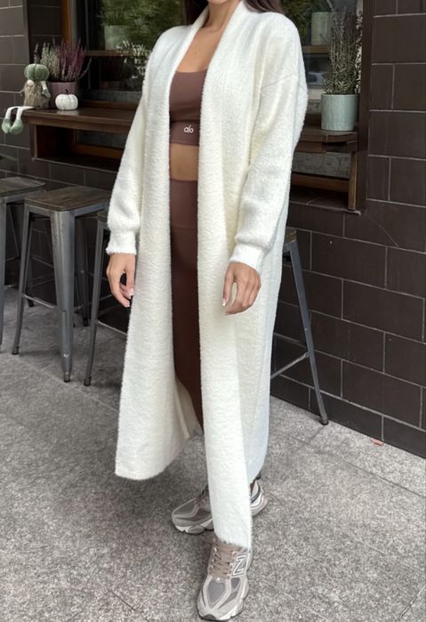 Дълга жилетка в цвят екрю