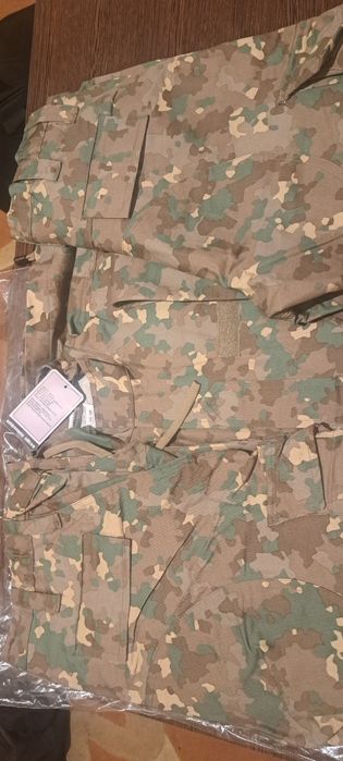 Ținută militară și bocanci de vară.