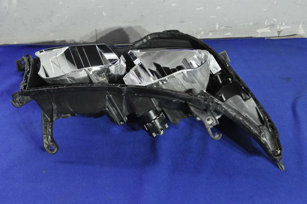 Фара Toyota Landcruiser URJ200