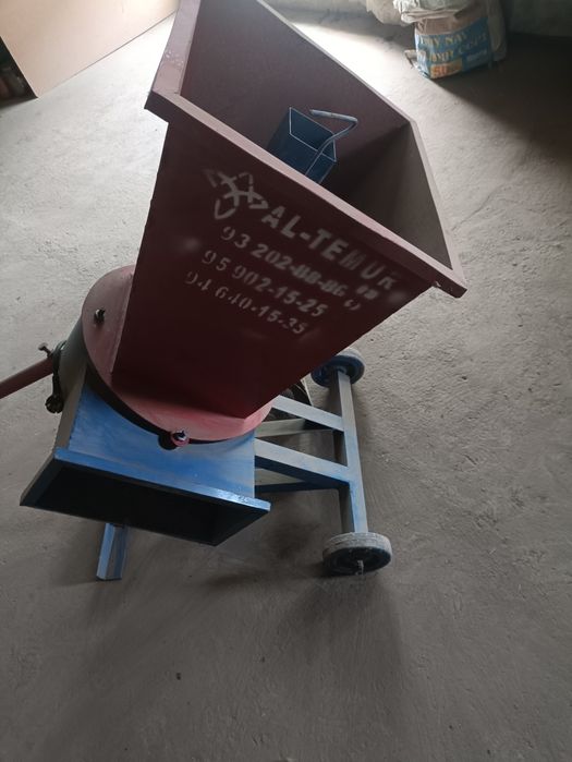 Дробилка сотилади 220В.