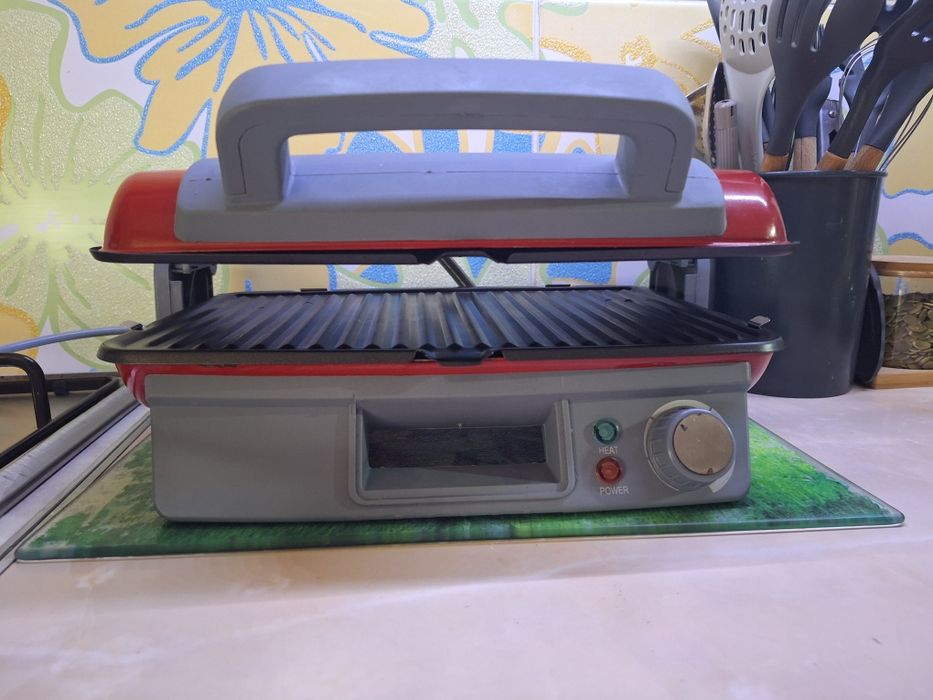 Электрогриль Sinbo SSM 2536, красный