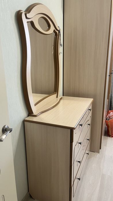 Продам спальный гарнитур