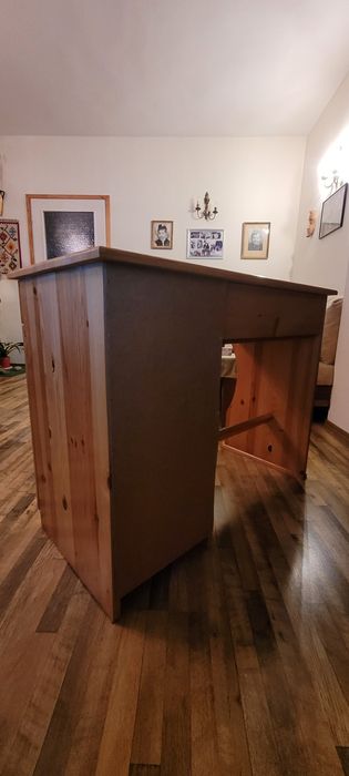 Продавам ученическо бюро