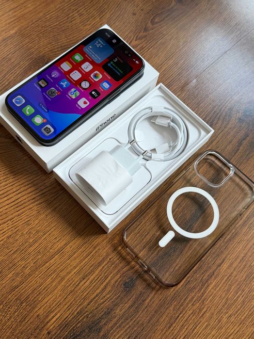 iPhone 15 256GB – Отлично състояние + много аксесоари