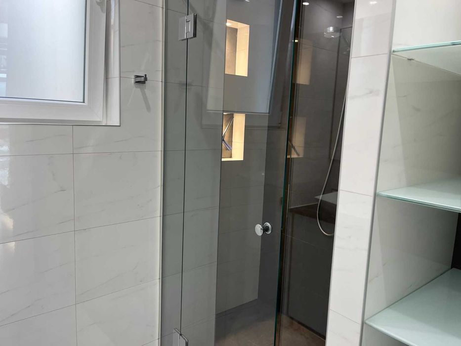 Дава се под наем Тристаен апартамент в София, Хиподрума - 95 кв.м за 325 € - Снимка #2