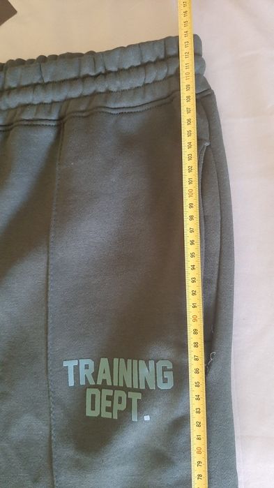 Pantaloni treining MAN XXL, pentru barbati cam la 1,90 m.