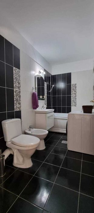 Inchiriez apartament 2 camere semi-decomandat, open space