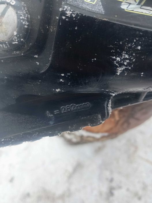 Vând schiuri și clapari