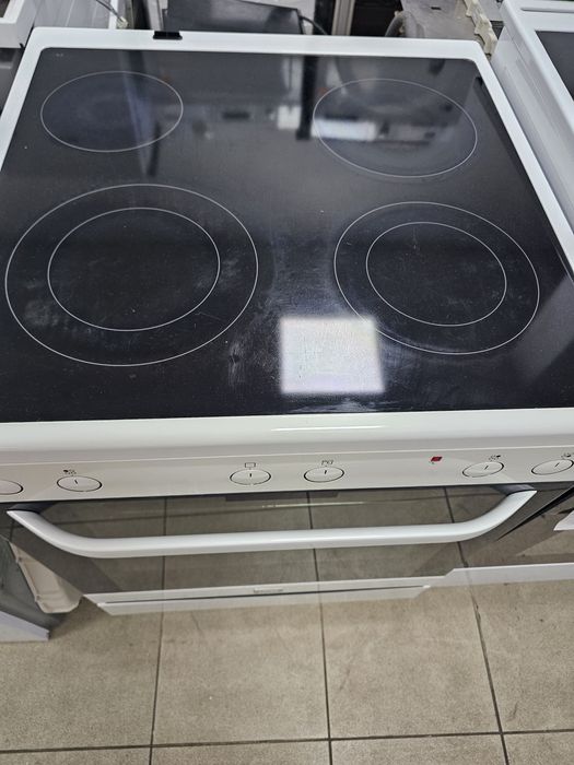 Печка с керамичени котлони Voss Electrolux