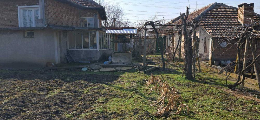 Продавам имот в с. Овча могила