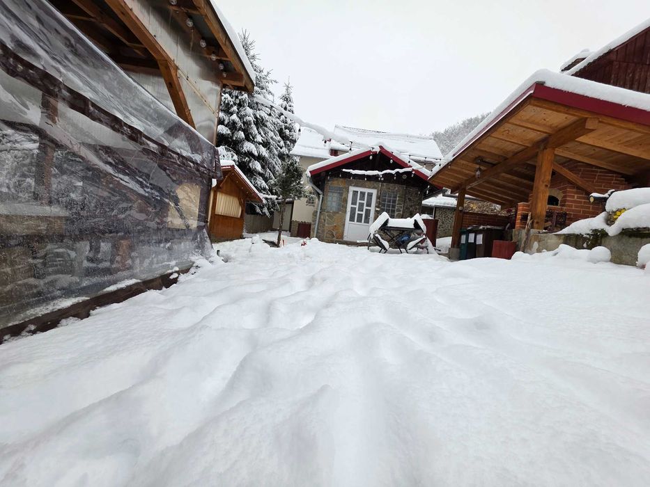 Cabana din vale de inchiriat