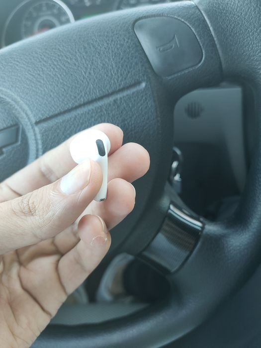 AirPods 4 Active Noise Cancellation