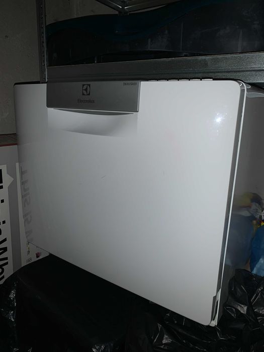 Masina spalat vase compacta ELECTROLUX ESF2440 2300OS defect?/pt piese