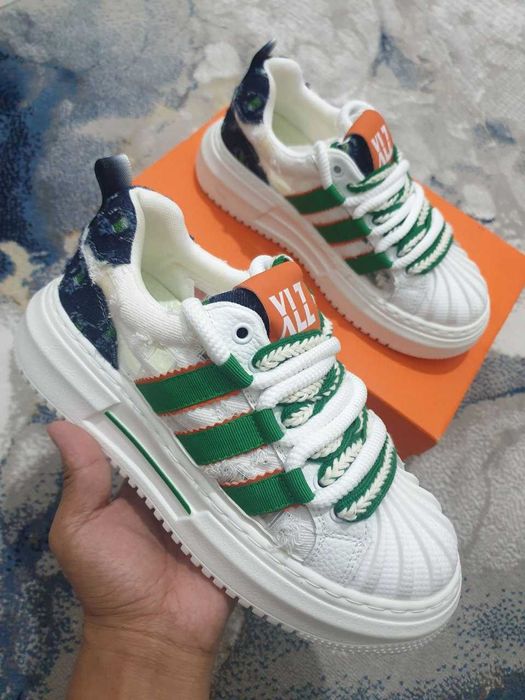 Krasofka zamonaviy oyoq kiyimlar