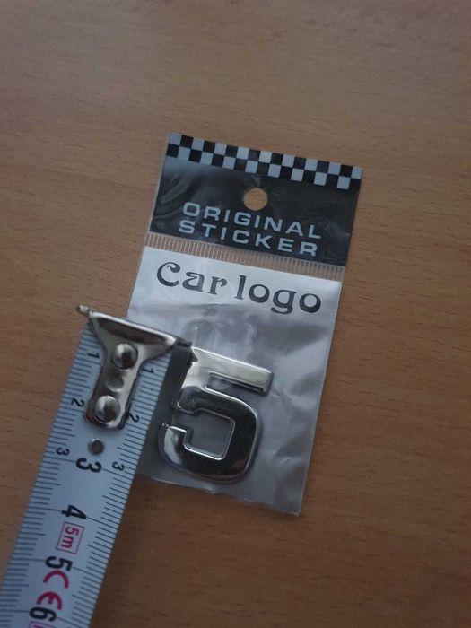 Пластмасови букви, цифри и символи за кола със самозалепващо тиксо