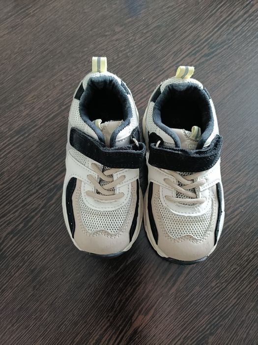 Продам кросовки для мальчика