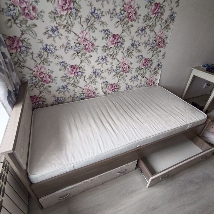 Кровать с артопичсеским матрасом