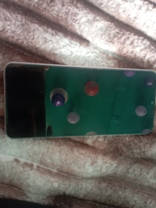 Продам телефон поко С61