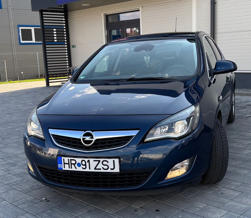 Opel Astra J 1.6 benzin!