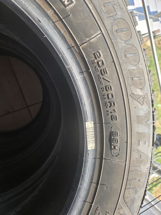 Vand 4 anvelope Good Year M+S 205/60R16 CA NOI