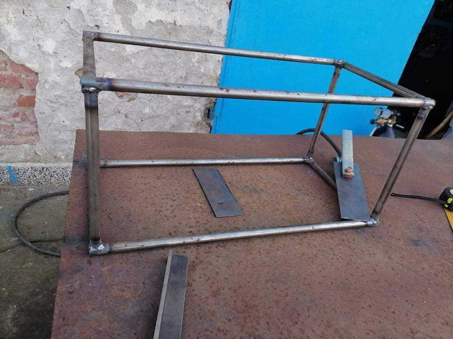 Изработка и монтаж на метални конструкци