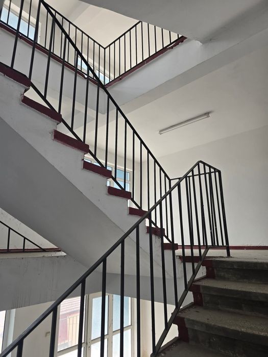 Bloc 40 apartamente.  Petroșani zona Dacia.