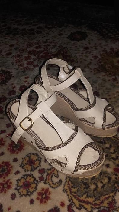 Сандали на платформа