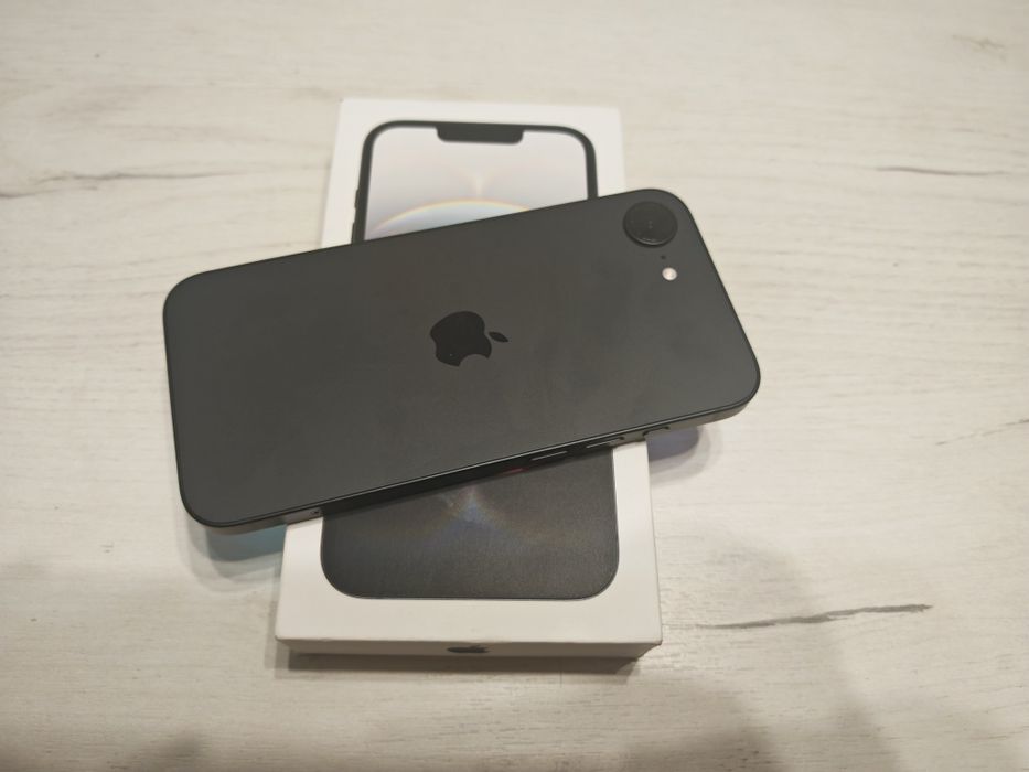 iPhone 16e 128 GB Гаранция Като нов