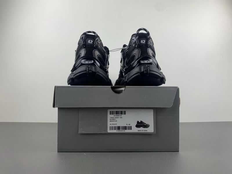 Balenciaga 7.5 - Black