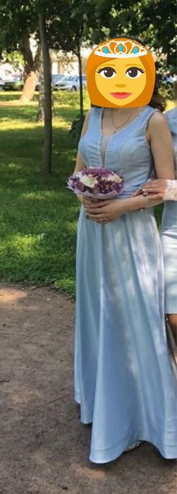 Продам нарядные платья.