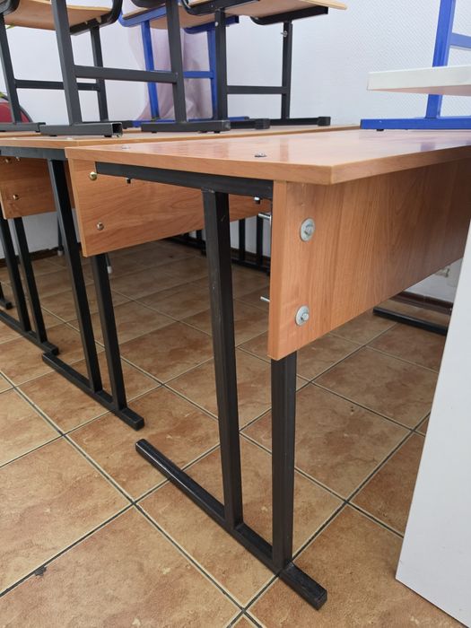 Продам школьные парты для начальных классов