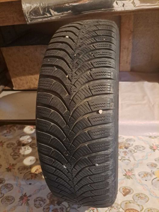 Anvelope Iarna Hankook 175/60 R15 81H cu tot cu jante