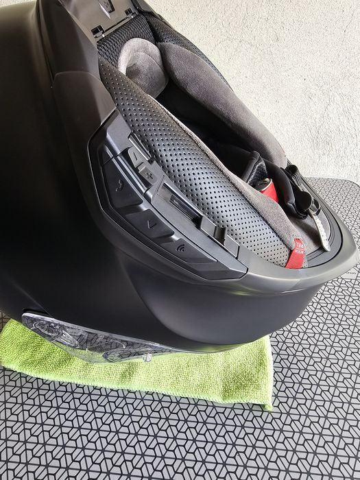 Мотоциклетна каска AGV K7, черен мат, размер L