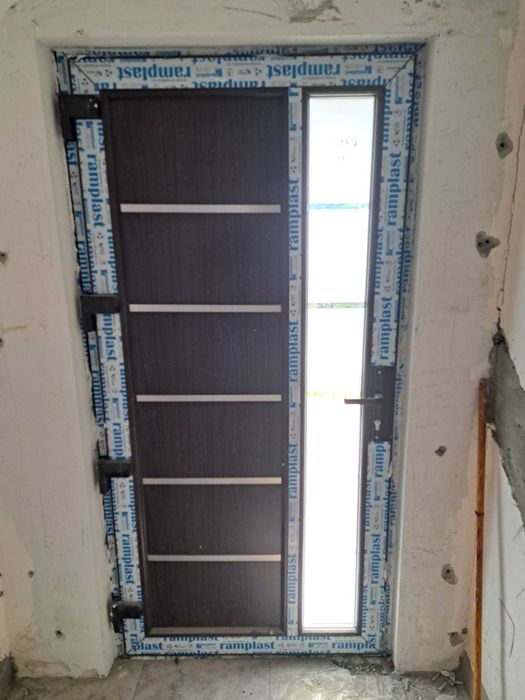 Vând 2 uși PVC termopan – culoare Wenge – Ca noi (nefolosite)
