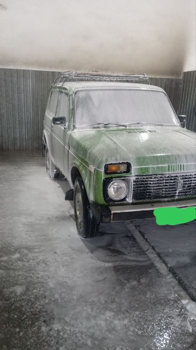 Niva 4x4 avtomobili sotiladi