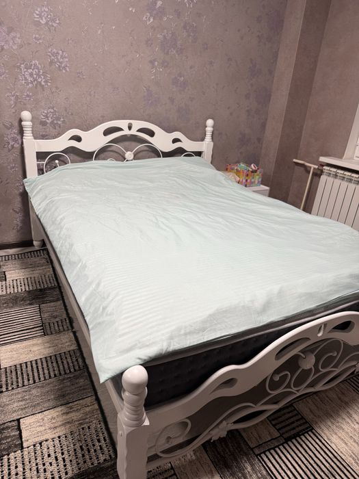 Продам двуспальную кровать