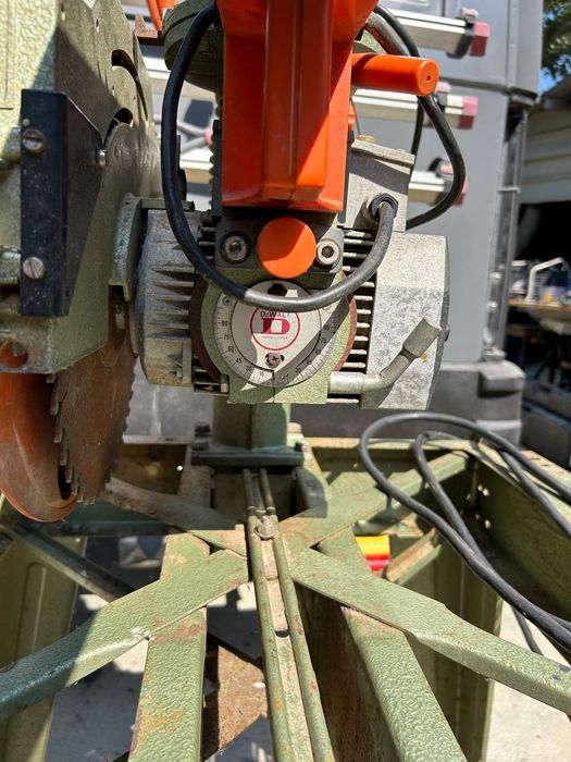 Радиален циркуляр DEWALT DW8001 деволт 220 волта