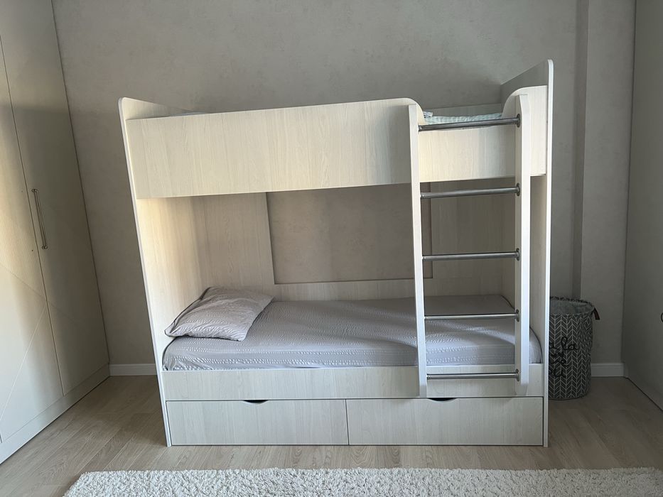 Двухярусная кровать