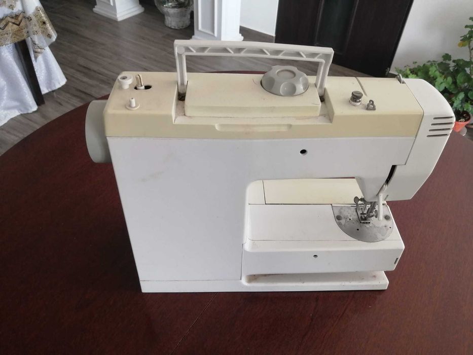 Vand masina de cusut Singer, electrica, partial functionala