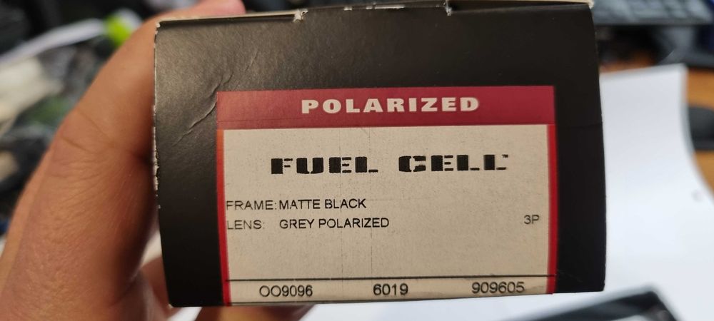 Чисто нови слънчеви очила OAKLEY FUEL CELL
