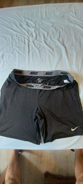 Pantalon Nike. XL