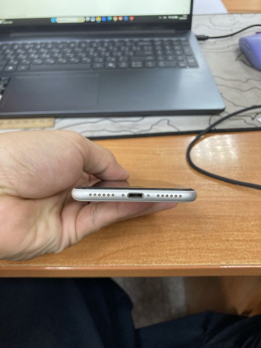 Iphone SE 2020 Белый