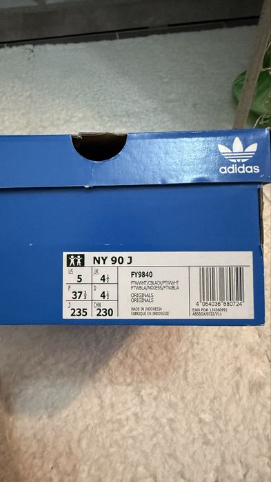 Кроссовки Адидас новые