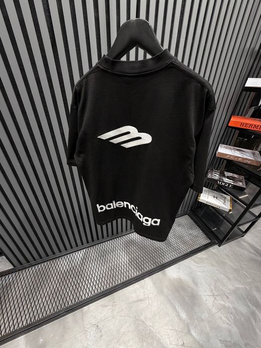 Продавам топ модели Худита и Тениски